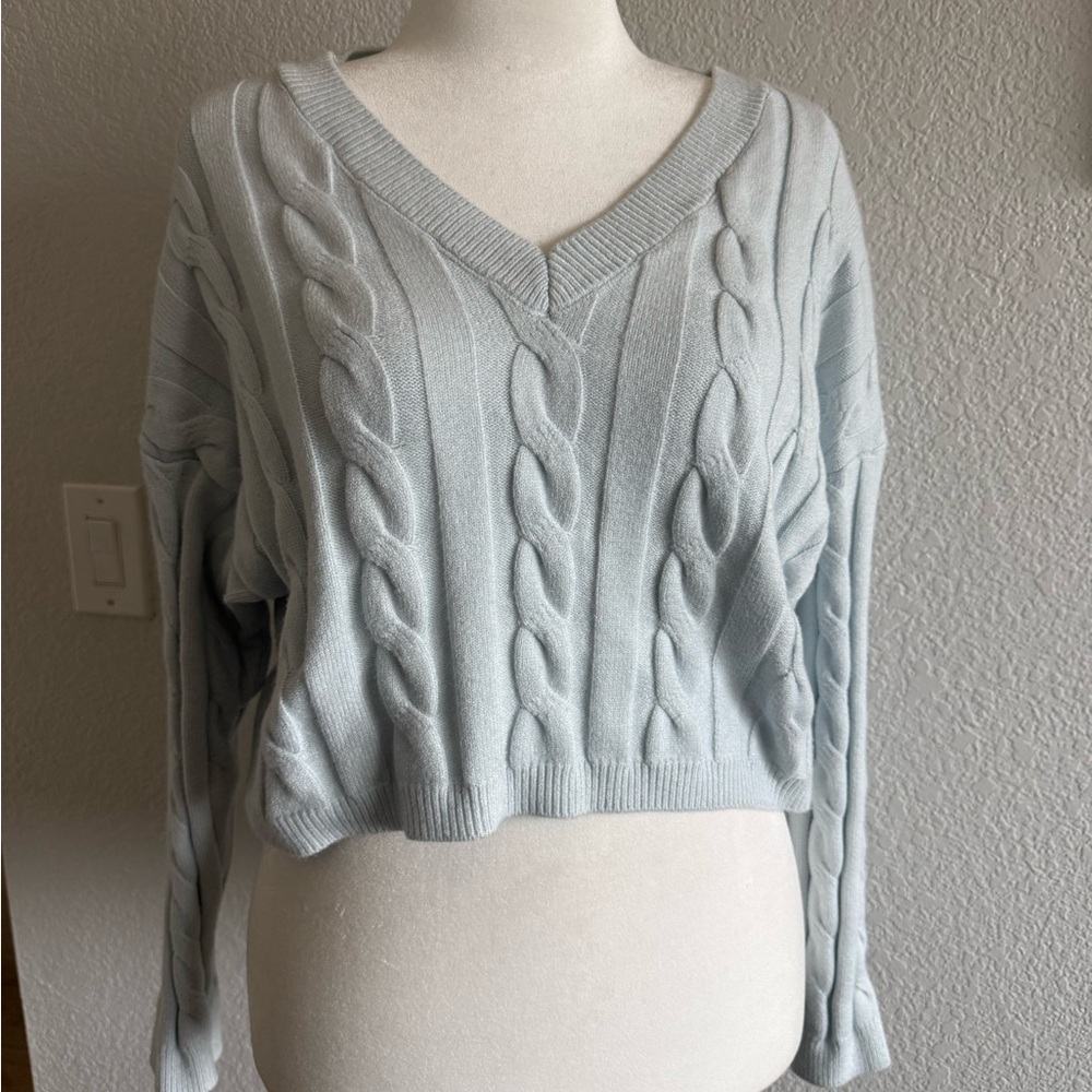 Cropped V-Neck Cable Knit Sweater - Light Blue